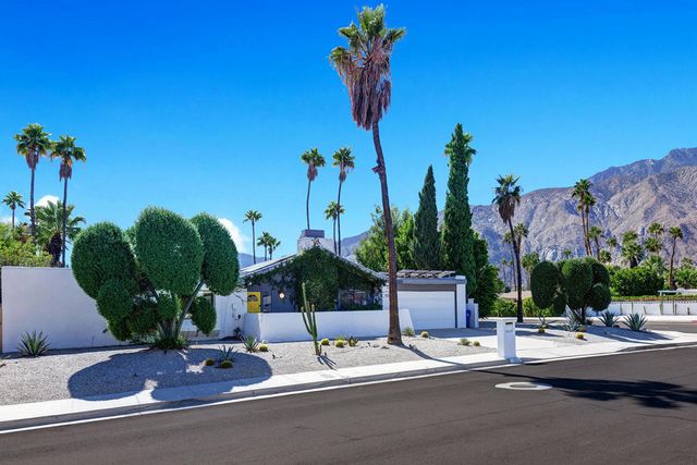 1031 E El Conquistador, Palm Springs, CA 92262
