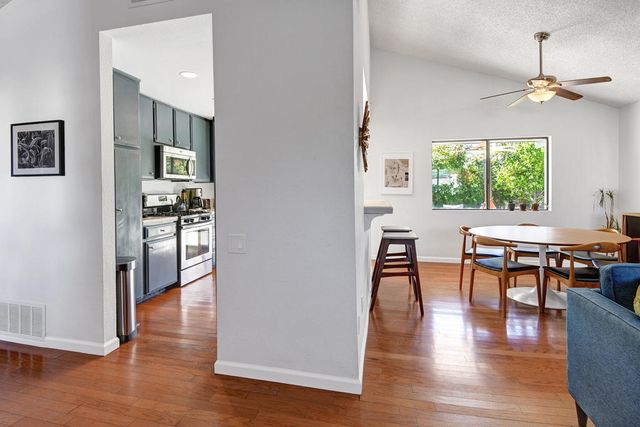 1031 E El Conquistador, Palm Springs, CA 92262