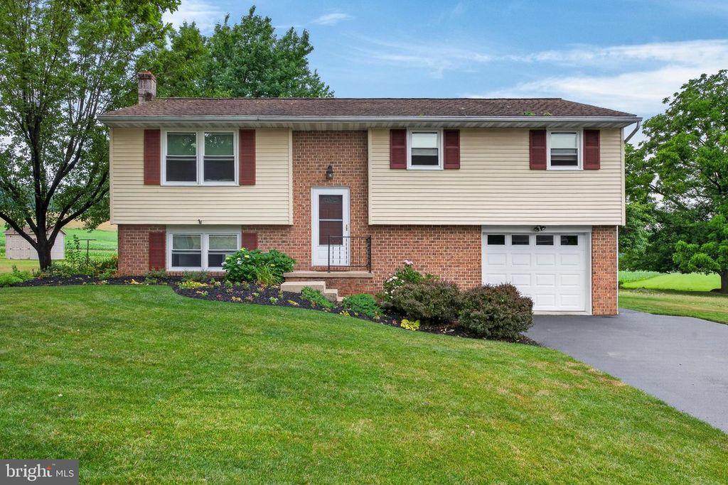 139 BRIAN DR, Ephrata, PA 17522