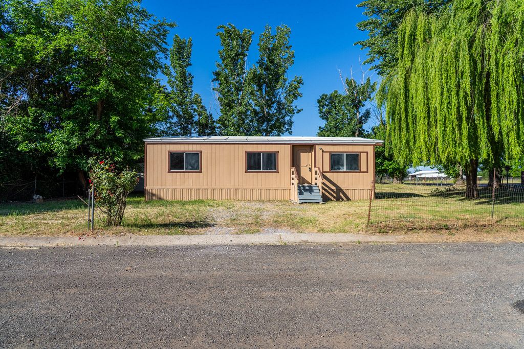 21133 Ronald Street, Anderson, CA 96007