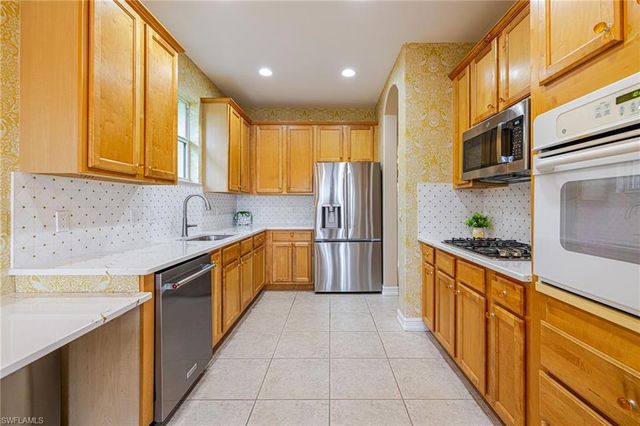 10523 Bella Vista DR, Fort Myers, FL 33913