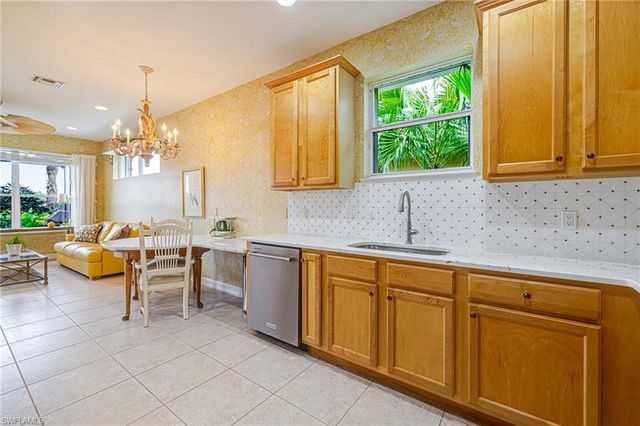 10523 Bella Vista DR, Fort Myers, FL 33913