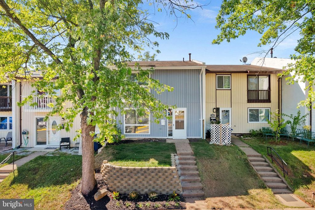 105 WOODGATE CT, Sterling, VA 20164