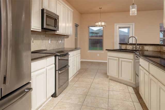 1009 Cheyenne Drive, Aubrey, TX 76227