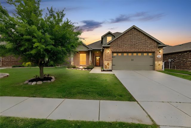 1009 Cheyenne Drive, Aubrey, TX 76227