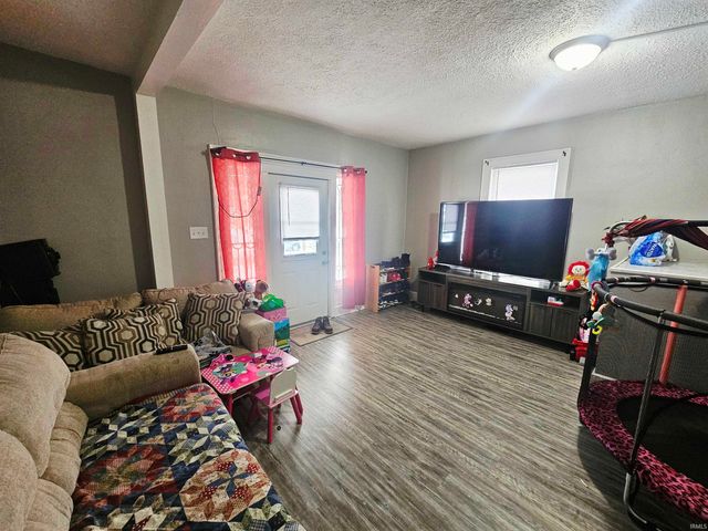 1508 E Main Street, Muncie, IN 47305