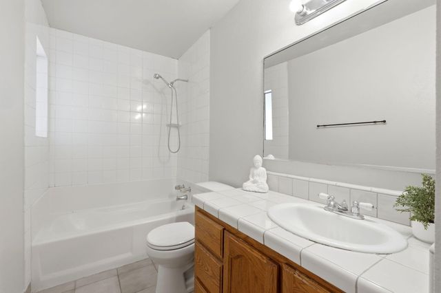 1911 N Giddings, Visalia, CA 93291