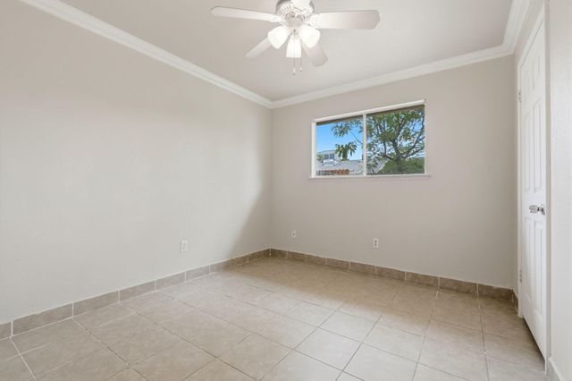 1911 N Giddings, Visalia, CA 93291