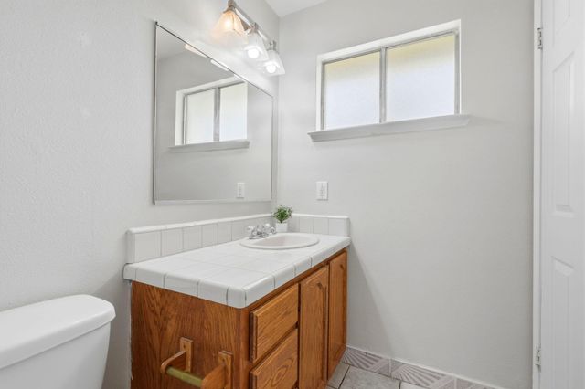 1911 N Giddings, Visalia, CA 93291