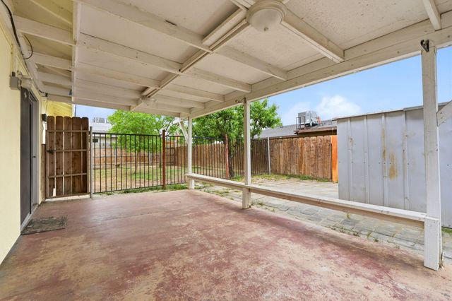 1911 N Giddings, Visalia, CA 93291