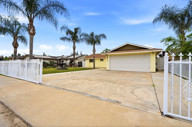 1911 N Giddings, Visalia, CA 93291
