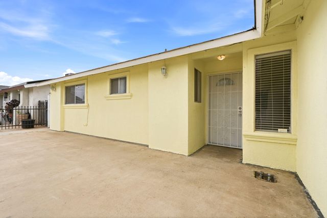 1911 N Giddings, Visalia, CA 93291