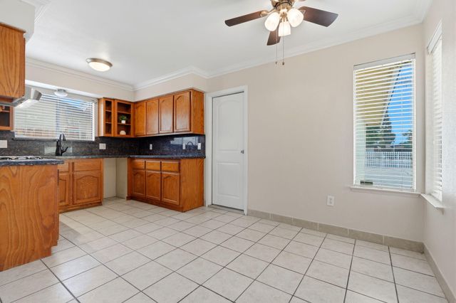 1911 N Giddings, Visalia, CA 93291