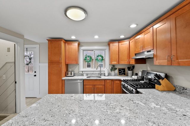 43 Harding Ave, Weymouth, MA 02188