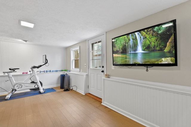 43 Harding Ave, Weymouth, MA 02188