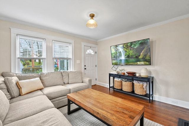 43 Harding Ave, Weymouth, MA 02188