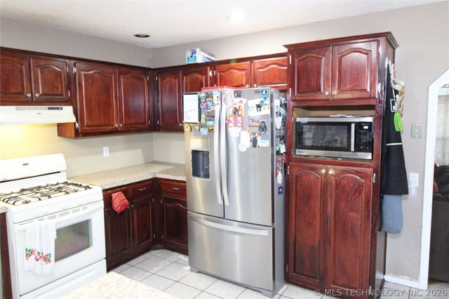 1261 E 136th Street, Glenpool, OK 74033