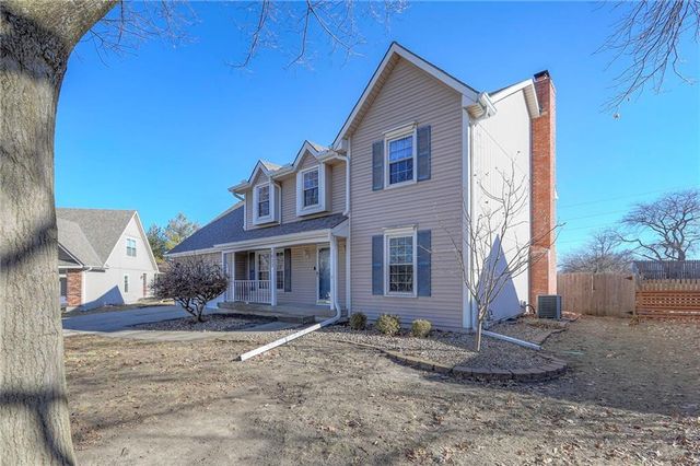 1023 SE Timbercreek Lane, Lee's Summit, MO 64081