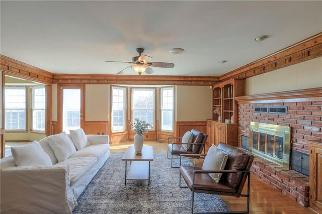 1023 SE Timbercreek Lane, Lee's Summit, MO 64081