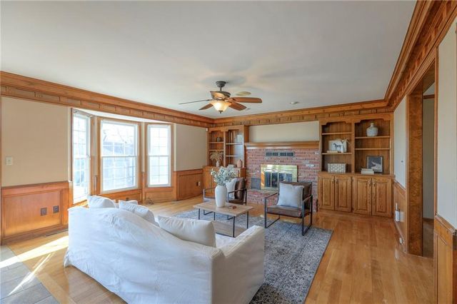 1023 SE Timbercreek Lane, Lee's Summit, MO 64081