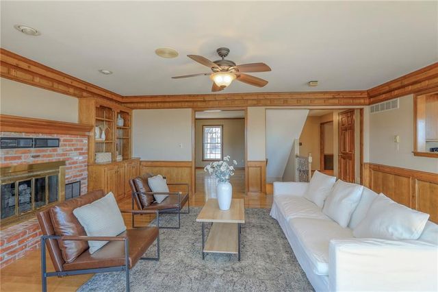 1023 SE Timbercreek Lane, Lee's Summit, MO 64081