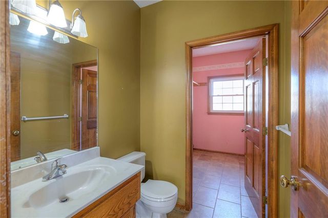 1023 SE Timbercreek Lane, Lee's Summit, MO 64081