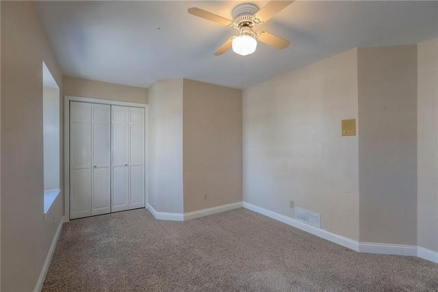 1023 SE Timbercreek Lane, Lee's Summit, MO 64081