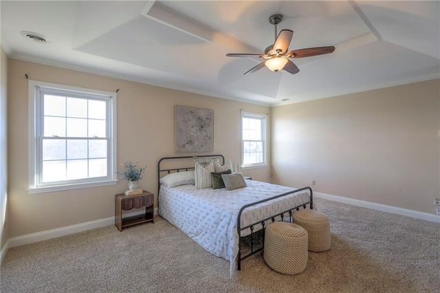 1023 SE Timbercreek Lane, Lee's Summit, MO 64081