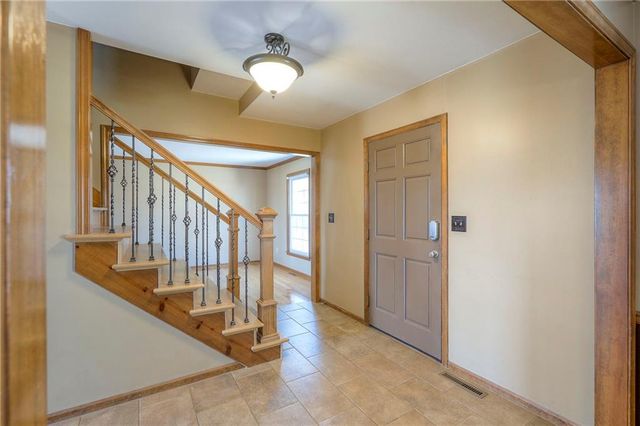 1023 SE Timbercreek Lane, Lee's Summit, MO 64081