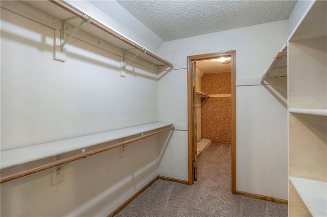 1023 SE Timbercreek Lane, Lee's Summit, MO 64081