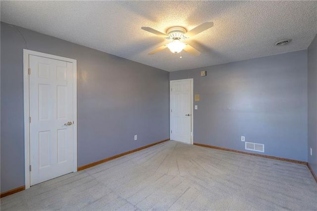 1023 SE Timbercreek Lane, Lee's Summit, MO 64081