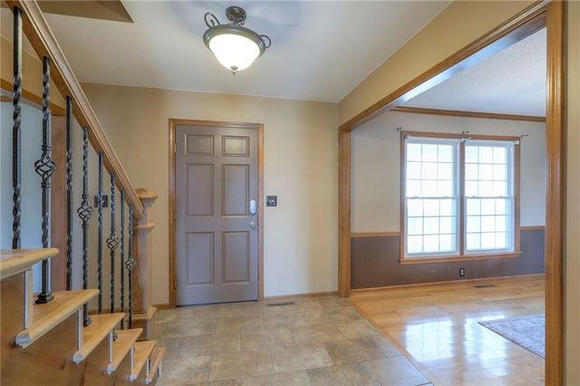 1023 SE Timbercreek Lane, Lee's Summit, MO 64081