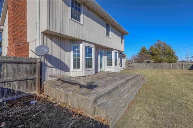 1023 SE Timbercreek Lane, Lee's Summit, MO 64081