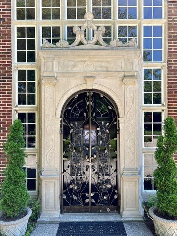 1001 N State Street, Monticello, IL 61856