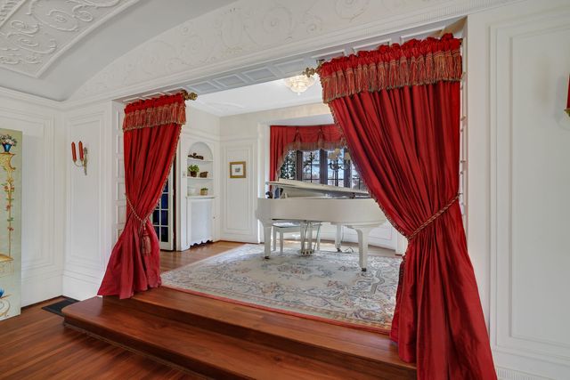 1001 N State Street, Monticello, IL 61856