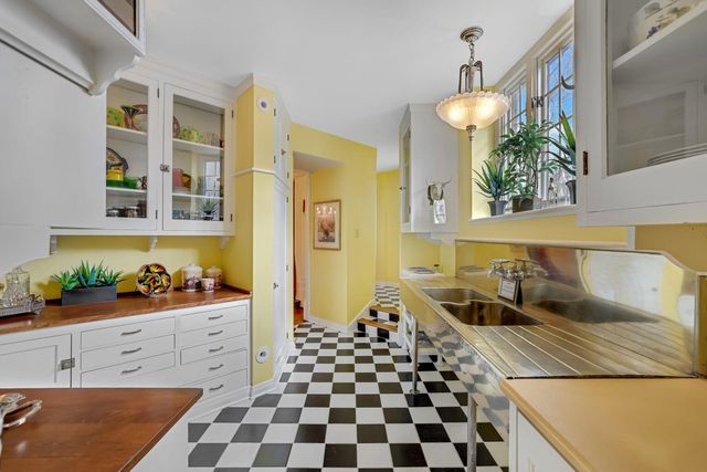 1001 N State Street, Monticello, IL 61856