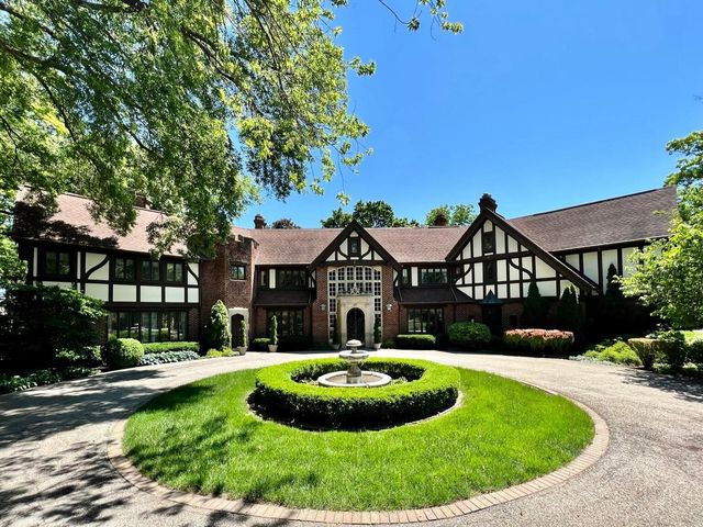 1001 N State Street, Monticello, IL 61856