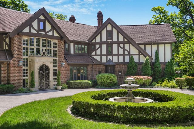 1001 N State Street, Monticello, IL 61856