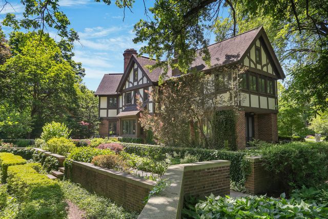 1001 N State Street, Monticello, IL 61856