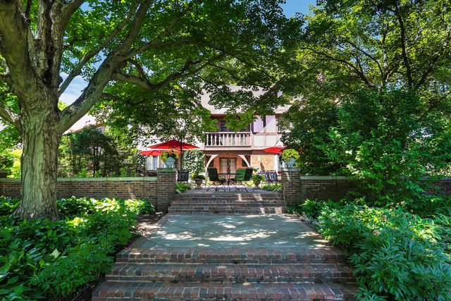 1001 N State Street, Monticello, IL 61856