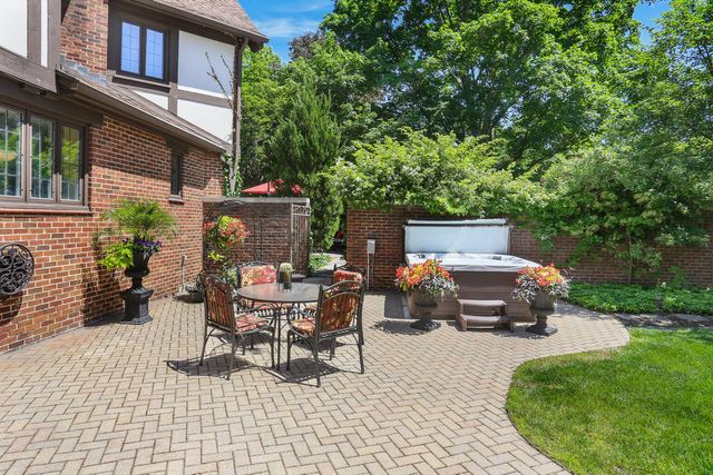 1001 N State Street, Monticello, IL 61856