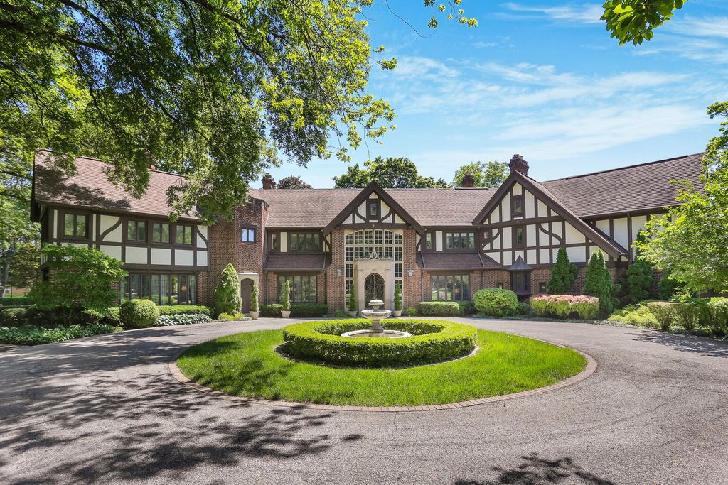 1001 N State Street, Monticello, IL 61856