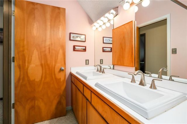 Raintree Place, Lawrence, KS 66047