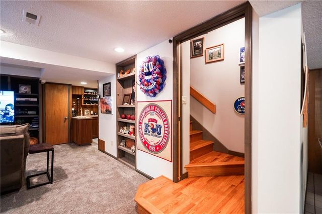 Raintree Place, Lawrence, KS 66047