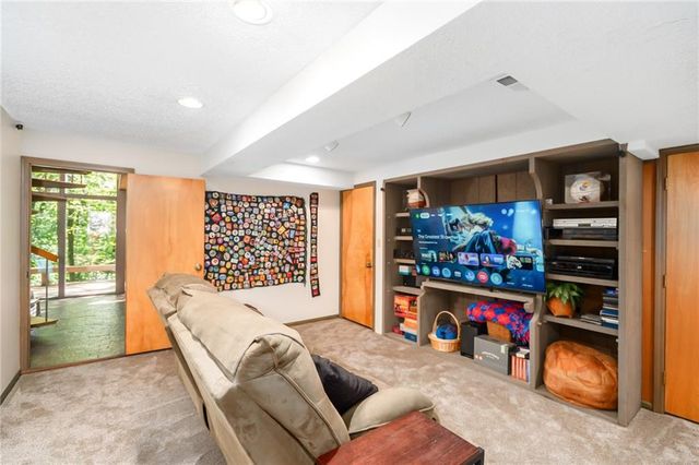 Raintree Place, Lawrence, KS 66047