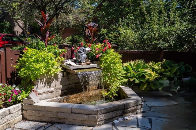 Raintree Place, Lawrence, KS 66047