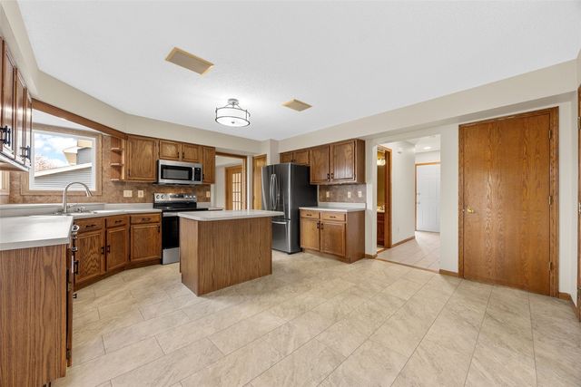 1306 Prairieview Drive NE, Cedar Rapids, IA 52402