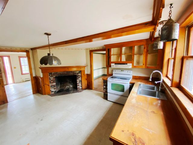110 Pearson Hill Road, Webster, NH 03303