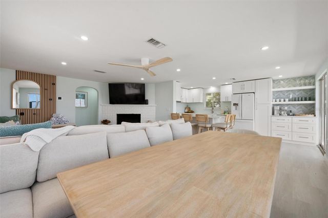118 9TH STREET N, Bradenton Beach, FL 34217