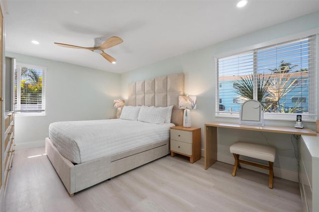 118 9TH STREET N, Bradenton Beach, FL 34217